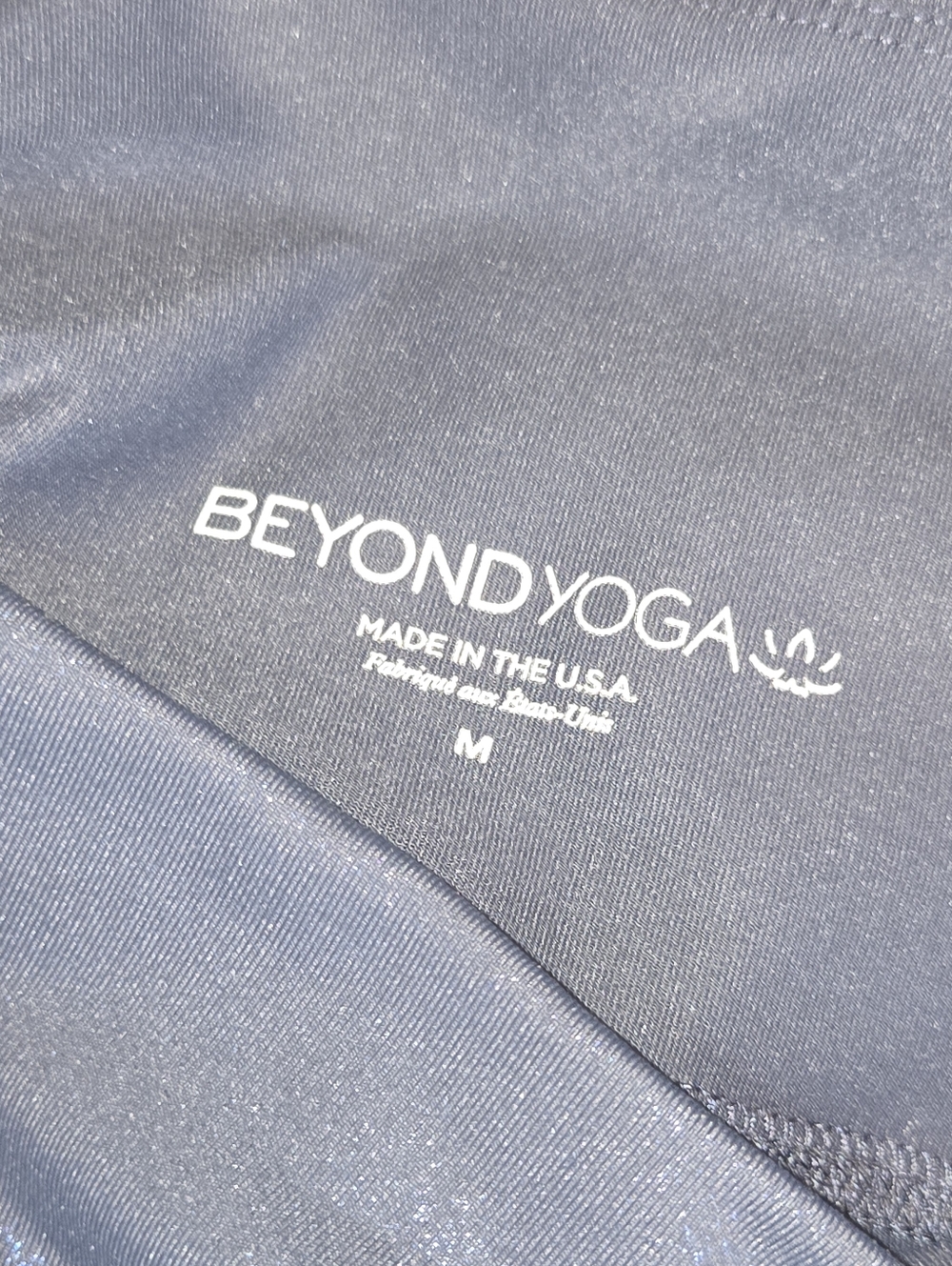 Beyond Yoga Softshine HR Navy Blue Shimmer Cropped Leggings - Picture 4 of 4
